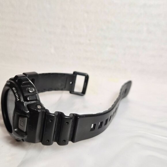 Casio G Shock Black and red - Picture 4 of 12